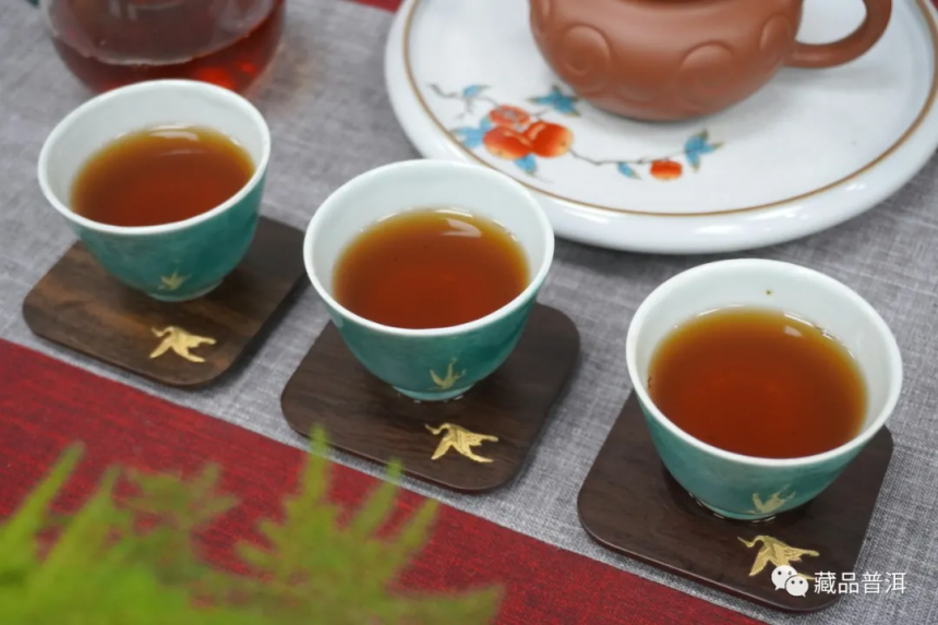 普洱名茶 | 05年易昌号小饼、03年大益250克甲级沱茶，你有收藏吗？